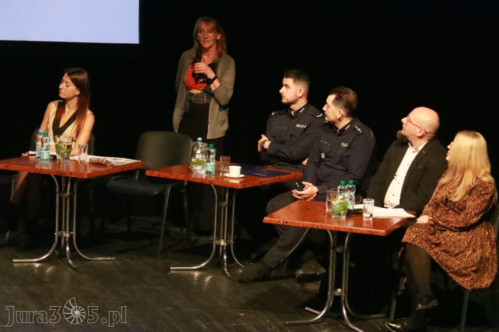 Fotorelacja: Razem przeciw mowie nienawiści w MOK Zawiercie