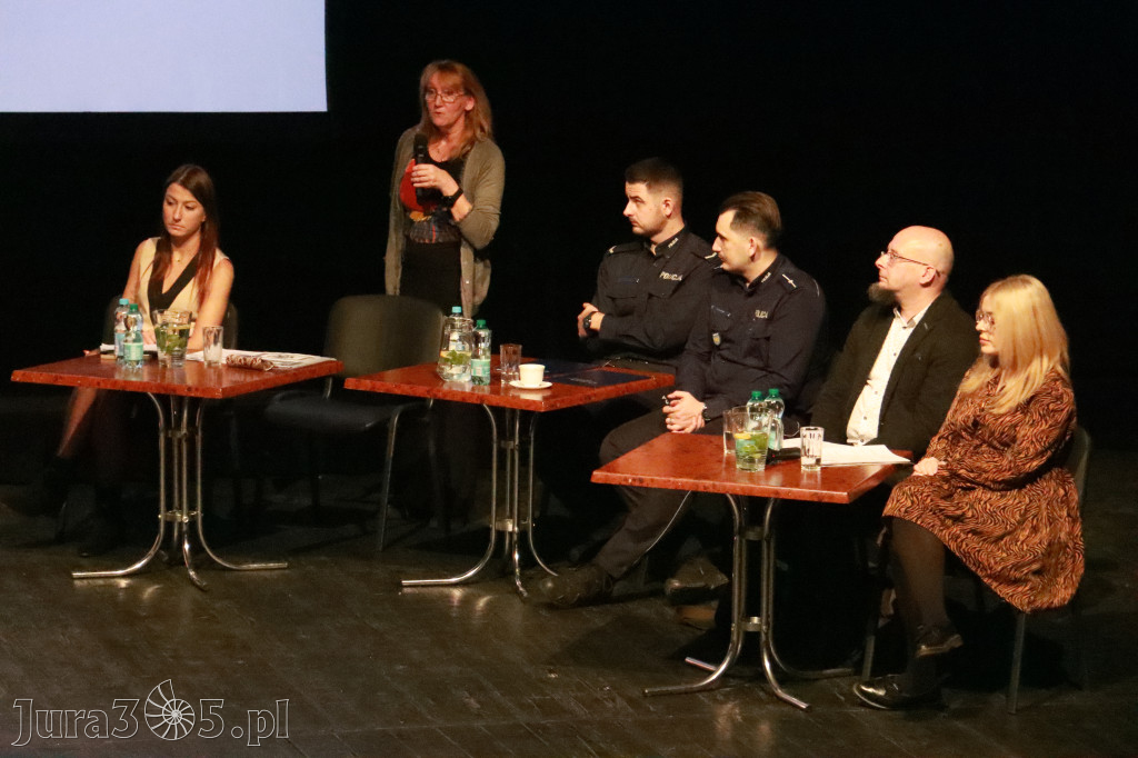Fotorelacja: Razem przeciw mowie nienawiści w MOK Zawiercie