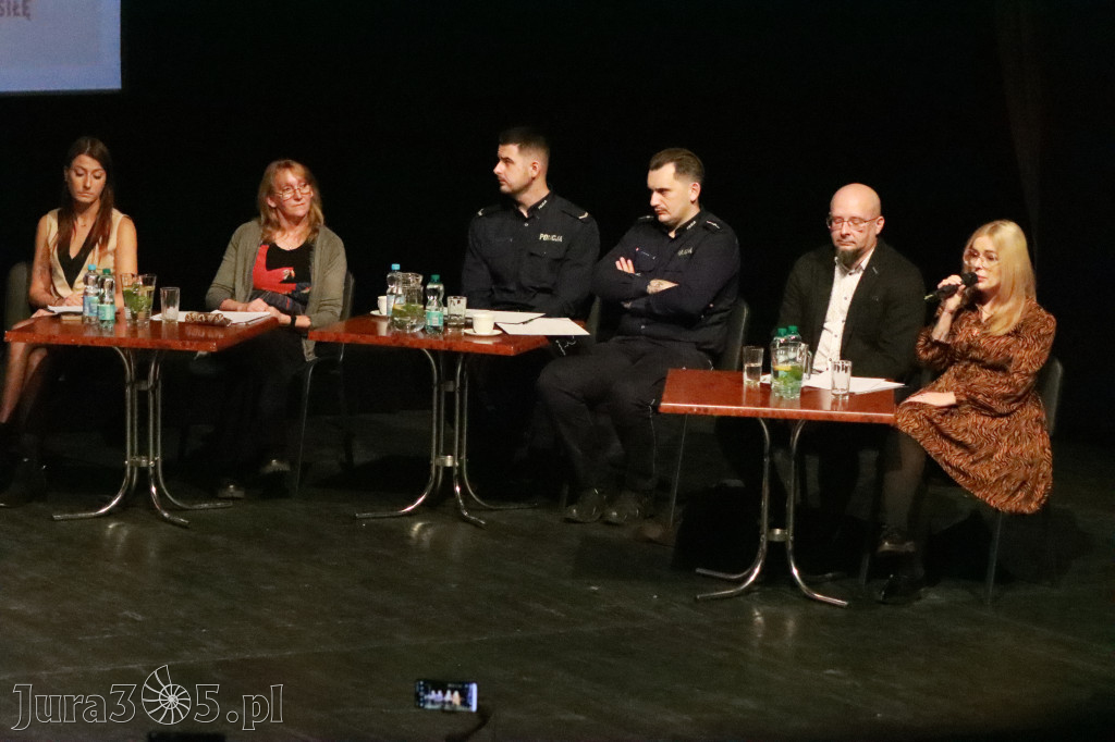 Fotorelacja: Razem przeciw mowie nienawiści w MOK Zawiercie