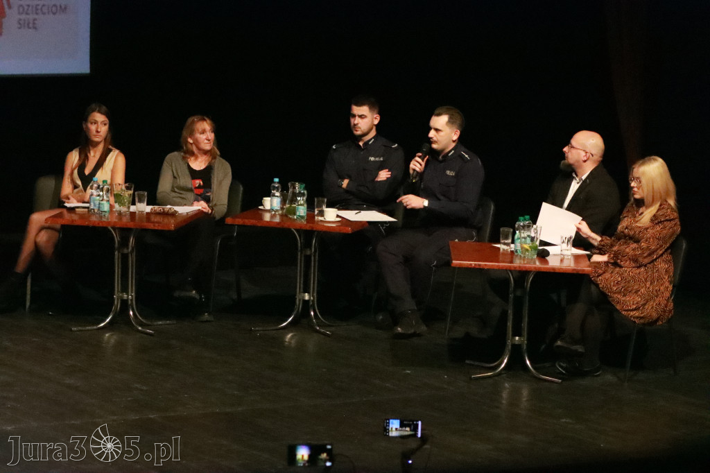 Fotorelacja: Razem przeciw mowie nienawiści w MOK Zawiercie