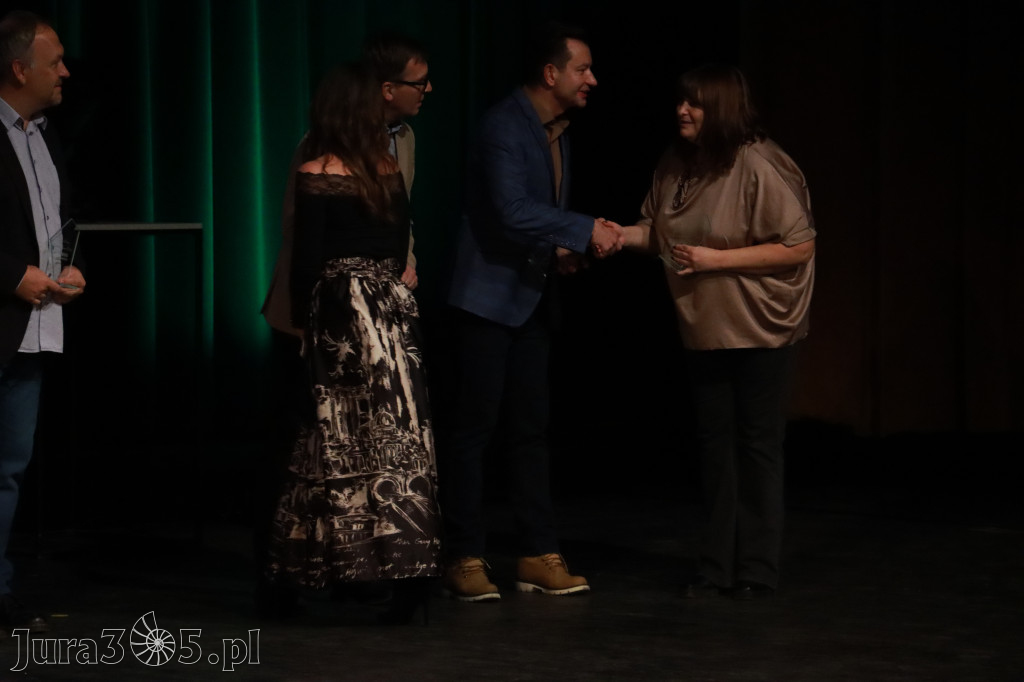 Fotorelacja: POKONAĆ BARIERY - Razem możemy więcej w MOK Zawiercie