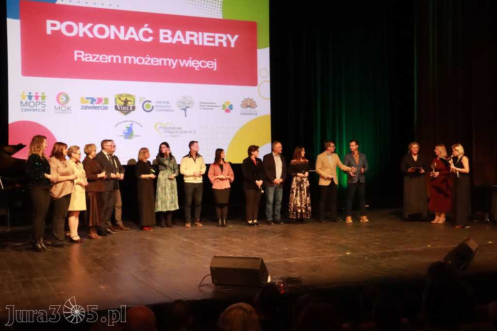 Fotorelacja: POKONAĆ BARIERY - Razem możemy więcej w MOK Zawiercie