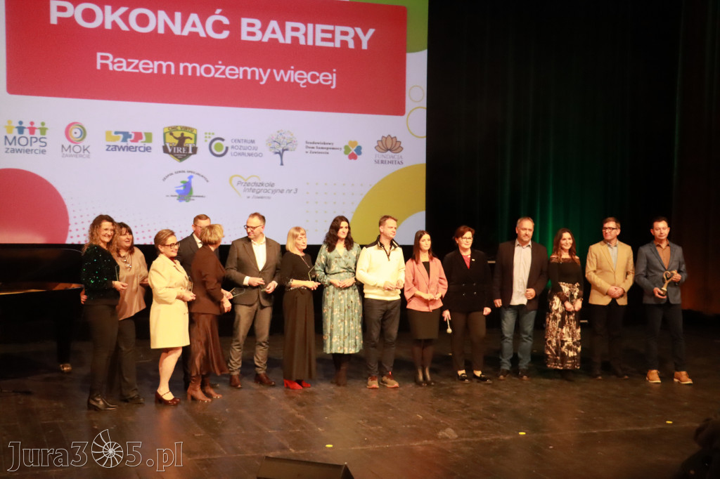 Fotorelacja: POKONAĆ BARIERY - Razem możemy więcej w MOK Zawiercie