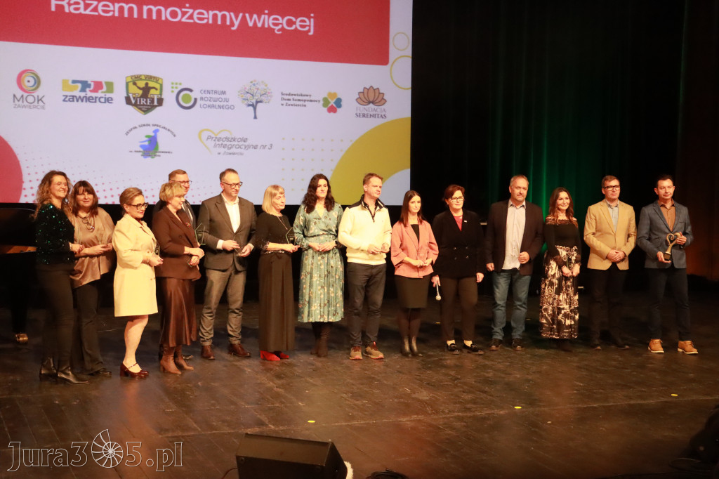 Fotorelacja: POKONAĆ BARIERY - Razem możemy więcej w MOK Zawiercie