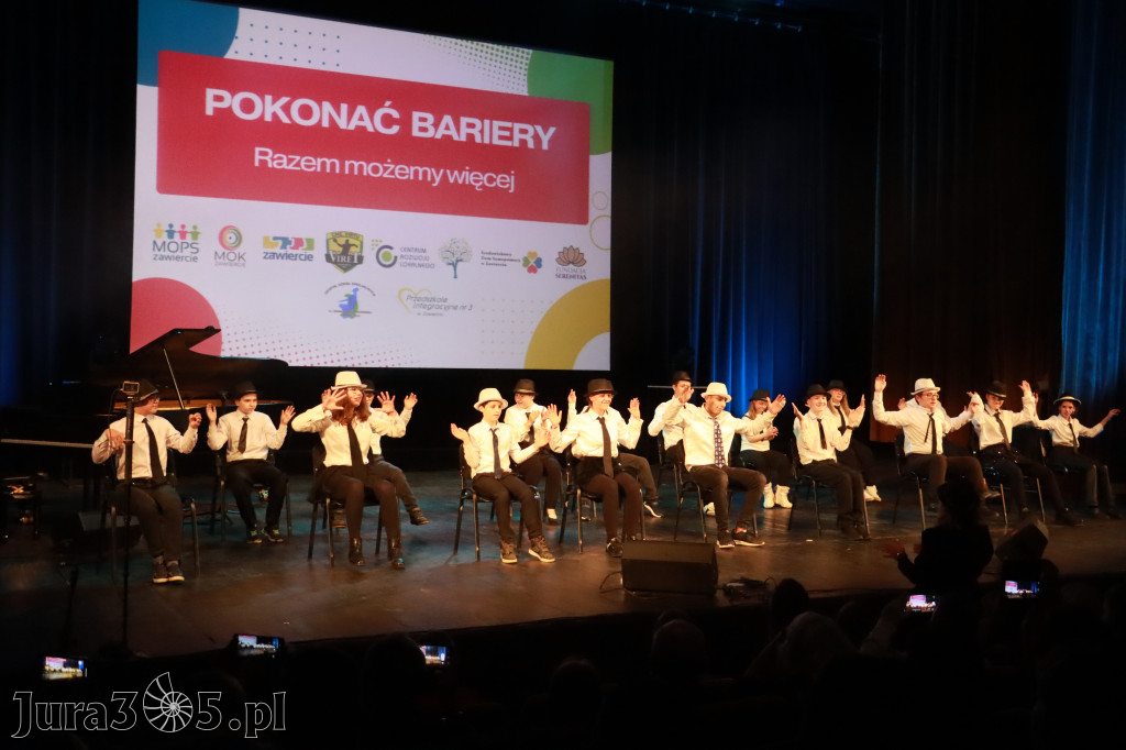 Fotorelacja: POKONAĆ BARIERY - Razem możemy więcej w MOK Zawiercie