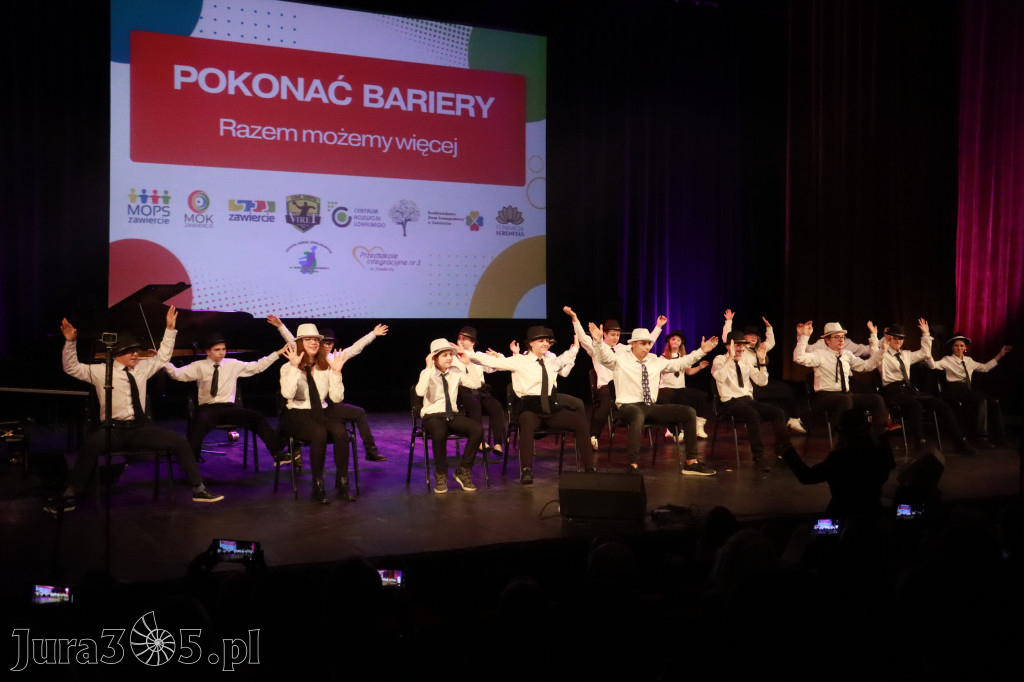 Fotorelacja: POKONAĆ BARIERY - Razem możemy więcej w MOK Zawiercie