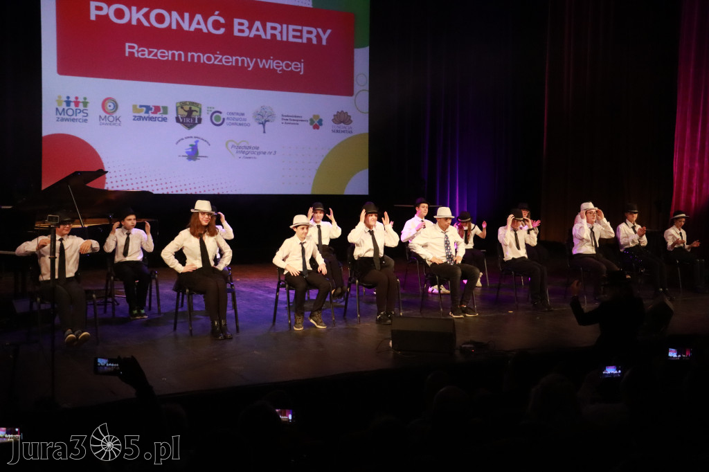Fotorelacja: POKONAĆ BARIERY - Razem możemy więcej w MOK Zawiercie