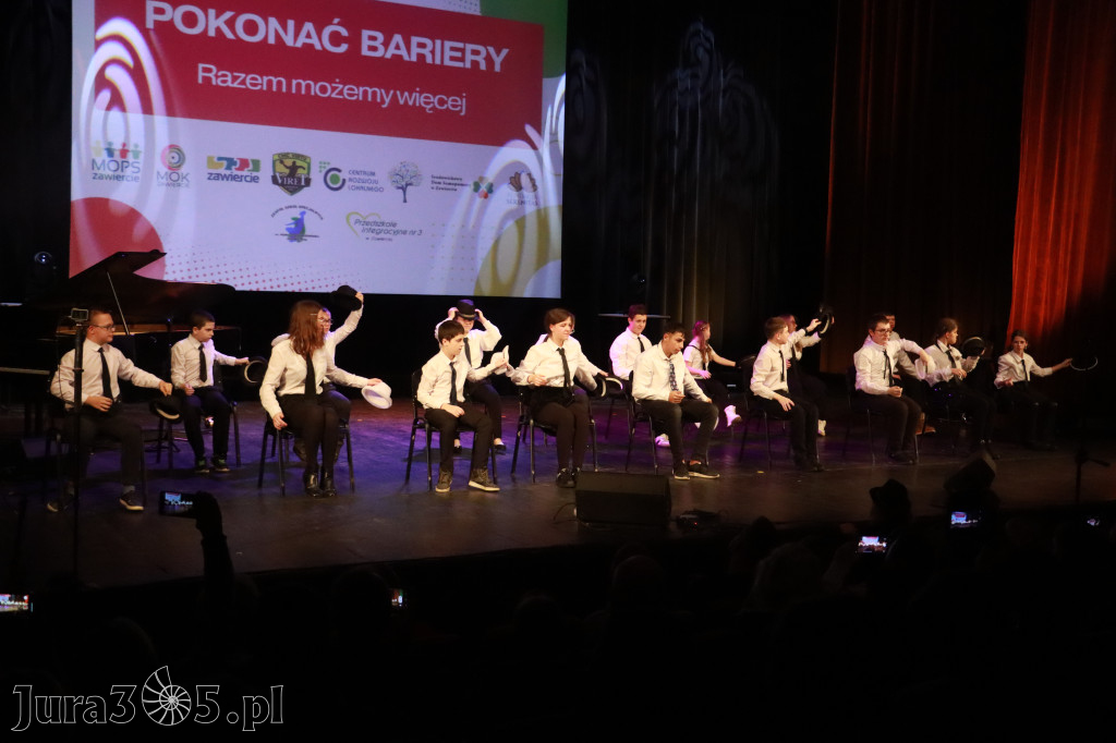 Fotorelacja: POKONAĆ BARIERY - Razem możemy więcej w MOK Zawiercie