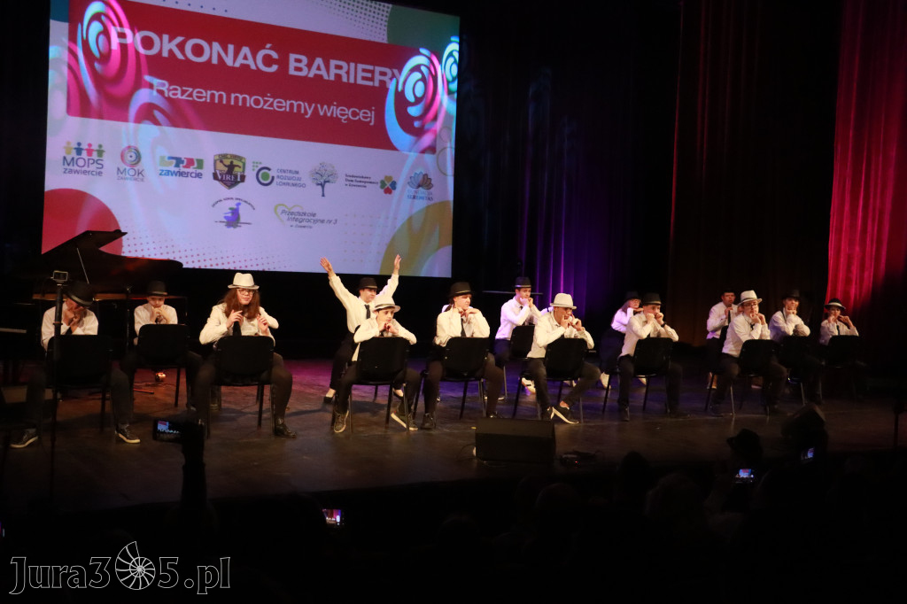 Fotorelacja: POKONAĆ BARIERY - Razem możemy więcej w MOK Zawiercie