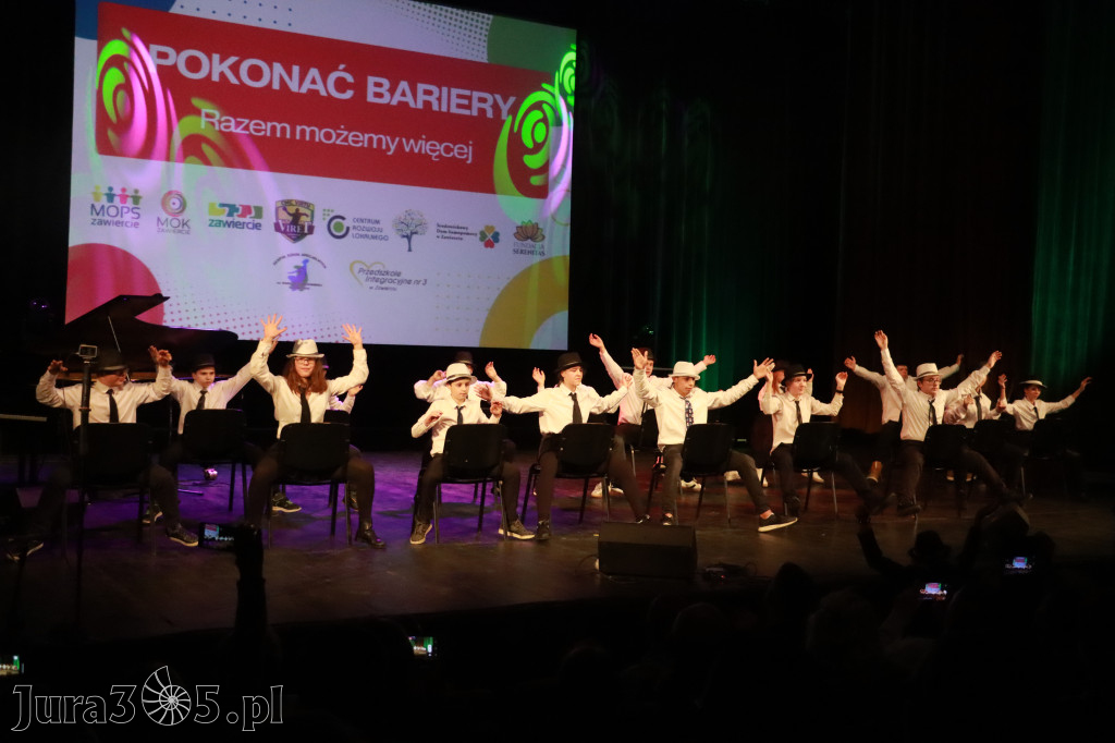 Fotorelacja: POKONAĆ BARIERY - Razem możemy więcej w MOK Zawiercie