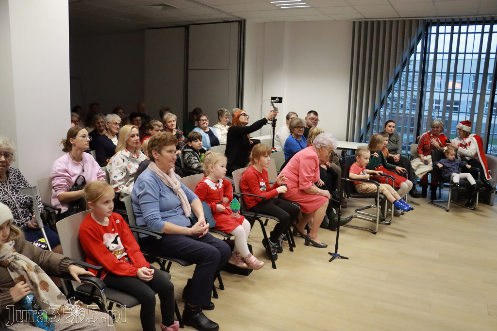 Fotorelacja: Spektakl lalkowy przygotowany przez Klub Seniora Koziołek - Bajka PRZYGODY BOLKA I LOLKA