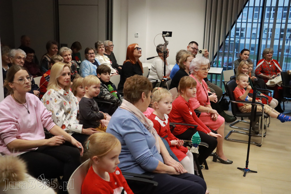 Fotorelacja: Spektakl lalkowy przygotowany przez Klub Seniora Koziołek - Bajka PRZYGODY BOLKA I LOLKA