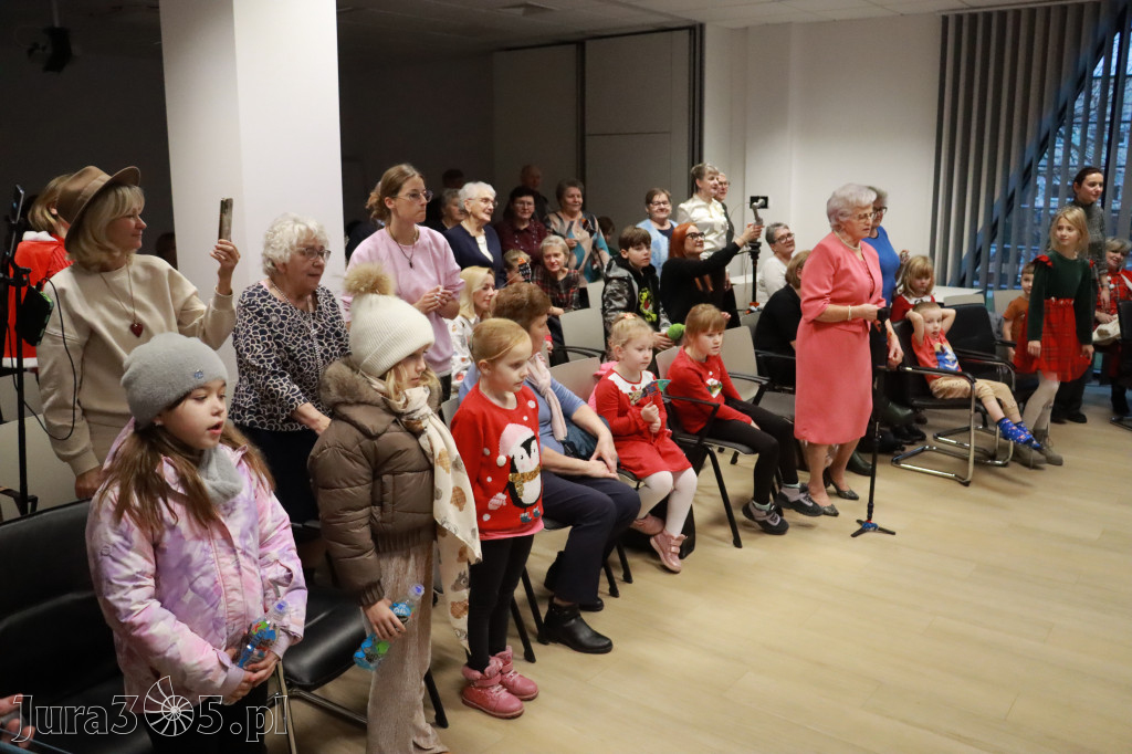 Fotorelacja: Spektakl lalkowy przygotowany przez Klub Seniora Koziołek - Bajka PRZYGODY BOLKA I LOLKA