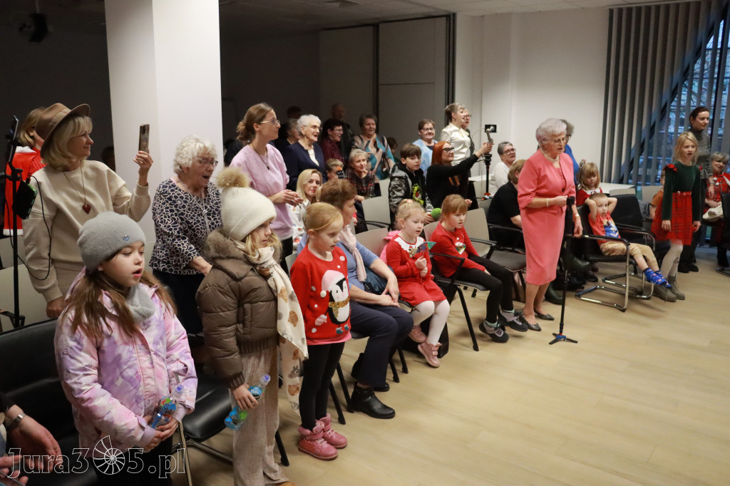 Fotorelacja: Spektakl lalkowy przygotowany przez Klub Seniora Koziołek - Bajka PRZYGODY BOLKA I LOLKA