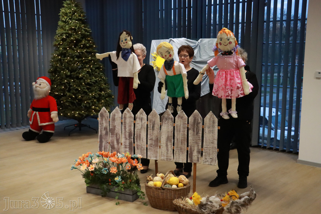 Fotorelacja: Spektakl lalkowy przygotowany przez Klub Seniora Koziołek - Bajka PRZYGODY BOLKA I LOLKA