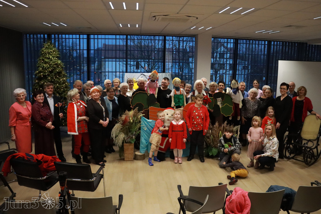 Fotorelacja: Spektakl lalkowy przygotowany przez Klub Seniora Koziołek - Bajka PRZYGODY BOLKA I LOLKA