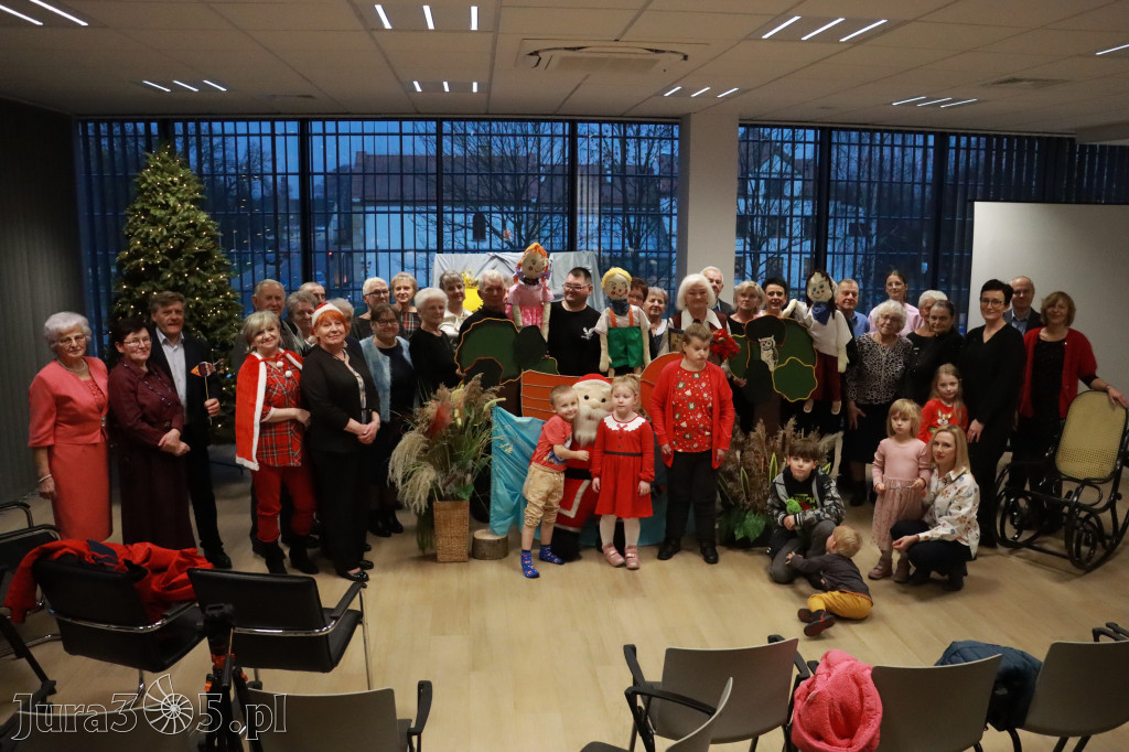 Fotorelacja: Spektakl lalkowy przygotowany przez Klub Seniora Koziołek - Bajka PRZYGODY BOLKA I LOLKA