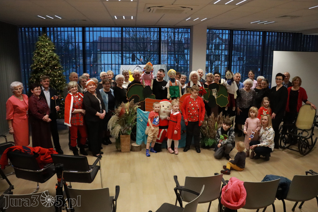Fotorelacja: Spektakl lalkowy przygotowany przez Klub Seniora Koziołek - Bajka PRZYGODY BOLKA I LOLKA