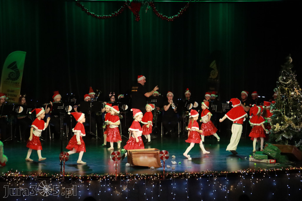Fotorelacja: Spotkanie z Mikołajem i Rozświetlenie Choinki w Myszkowie