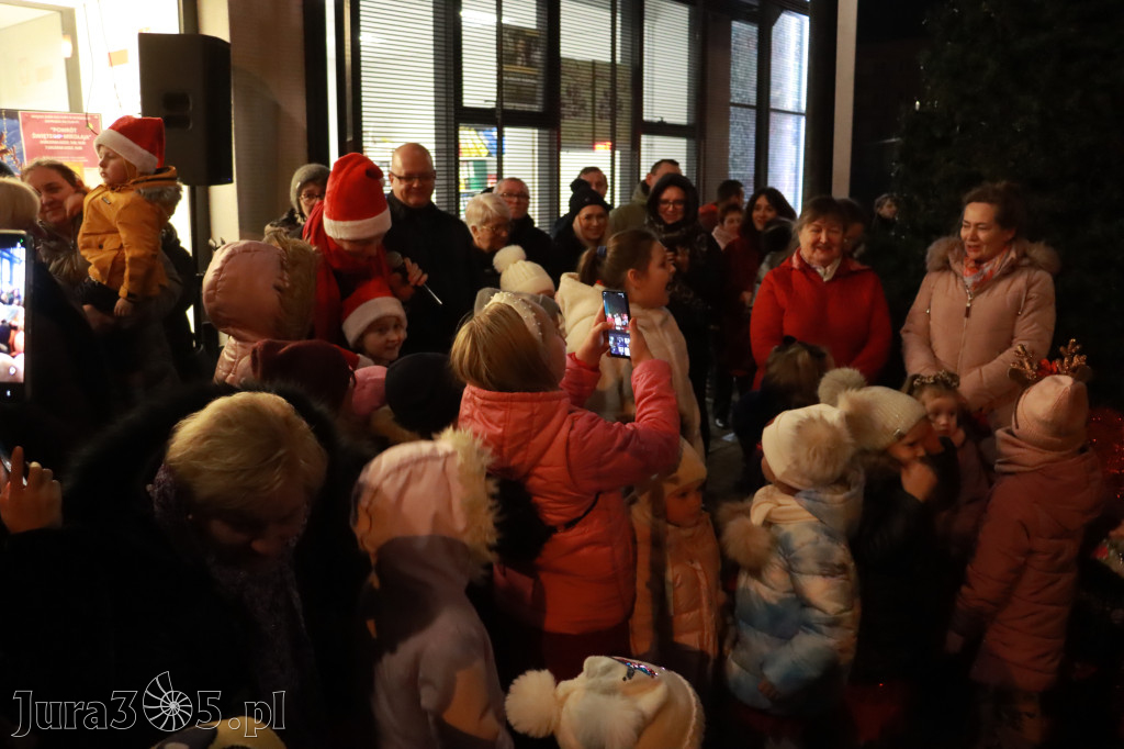 Fotorelacja: Spotkanie z Mikołajem i Rozświetlenie Choinki w Myszkowie