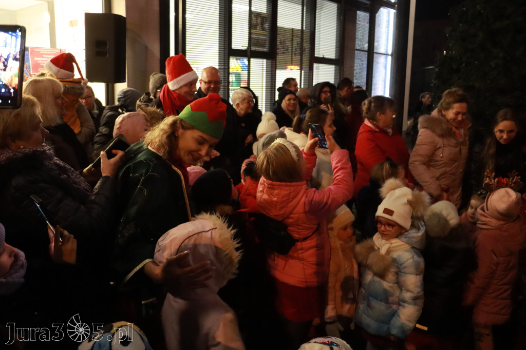 Fotorelacja: Spotkanie z Mikołajem i Rozświetlenie Choinki w Myszkowie