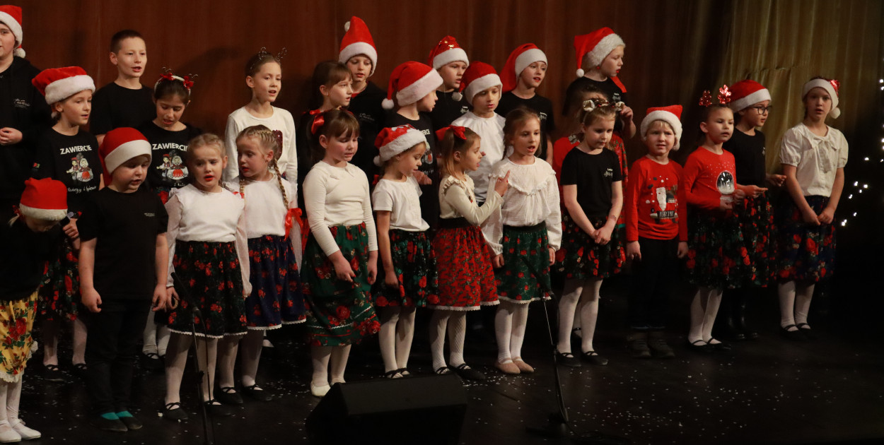 Fotorelacja: Mikołajki Mok Zawiercie - Paweł Kwiecień Małe Zawiercie i Chór Tutti