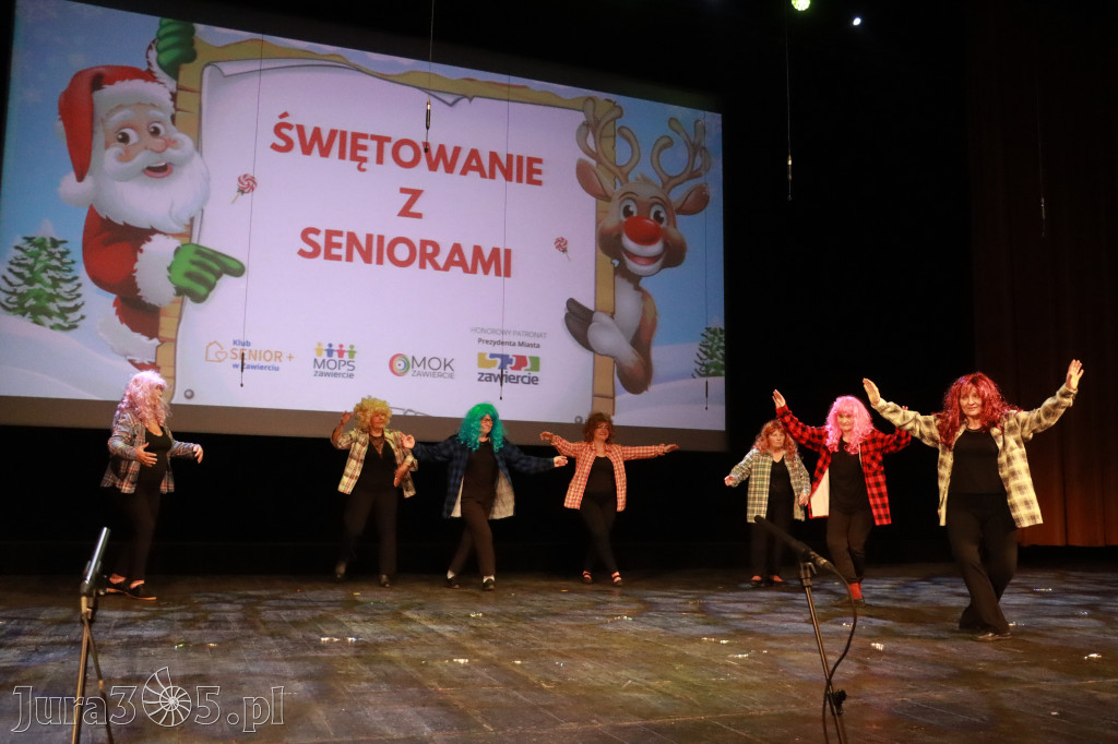 Fotorelacja: Świętowanie z Seniorami w MOK Zawiercie
