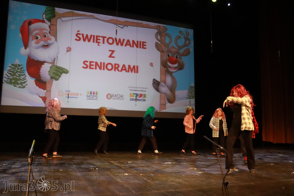 Fotorelacja: Świętowanie z Seniorami w MOK Zawiercie
