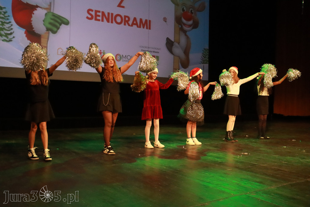 Fotorelacja: Świętowanie z Seniorami w MOK Zawiercie