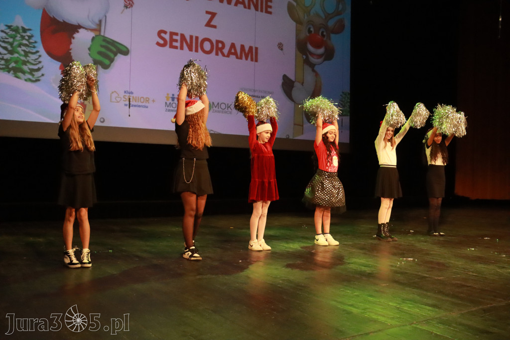Fotorelacja: Świętowanie z Seniorami w MOK Zawiercie