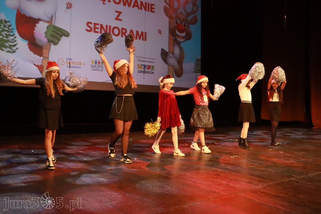 Fotorelacja: Świętowanie z Seniorami w MOK Zawiercie