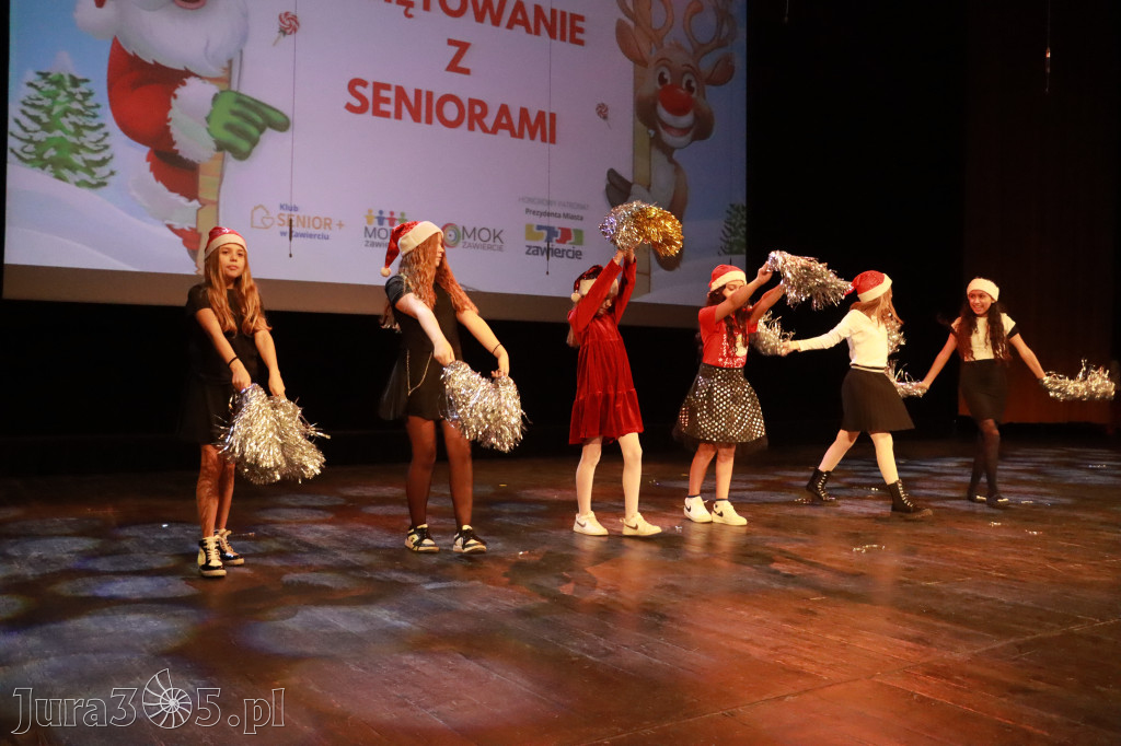 Fotorelacja: Świętowanie z Seniorami w MOK Zawiercie