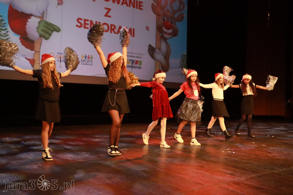 Fotorelacja: Świętowanie z Seniorami w MOK Zawiercie