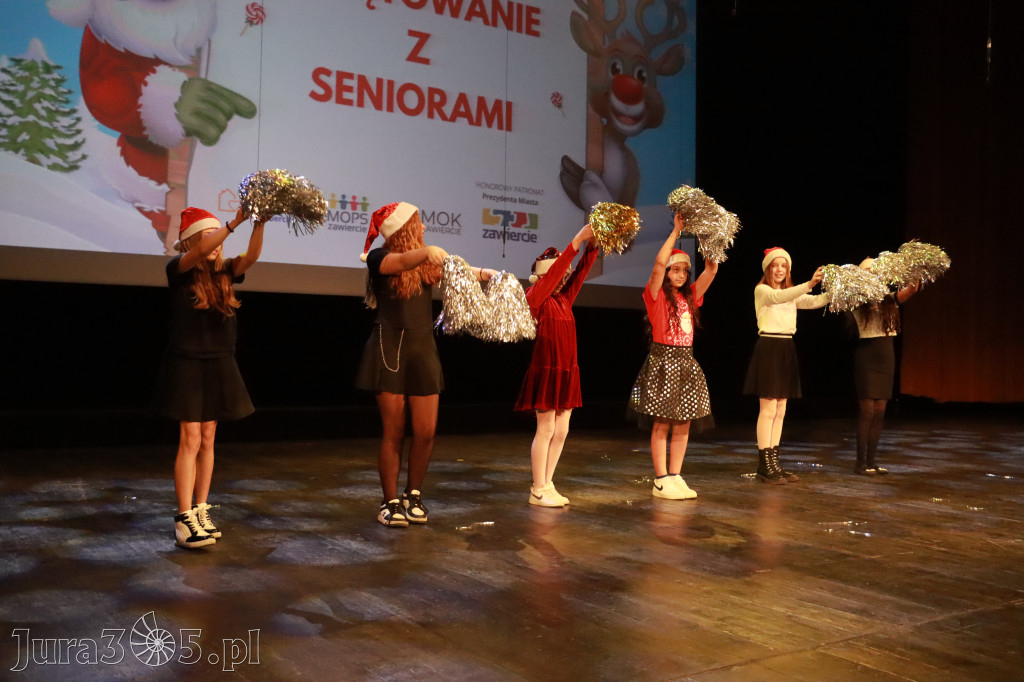 Fotorelacja: Świętowanie z Seniorami w MOK Zawiercie