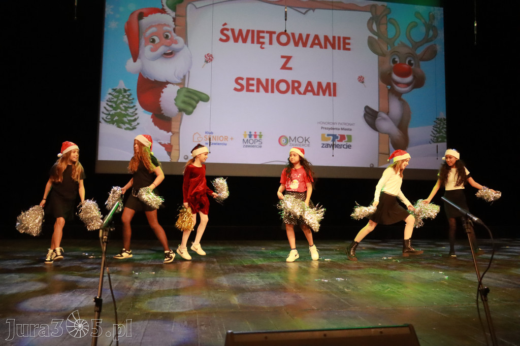 Fotorelacja: Świętowanie z Seniorami w MOK Zawiercie