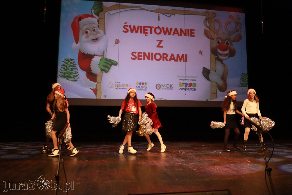 Fotorelacja: Świętowanie z Seniorami w MOK Zawiercie