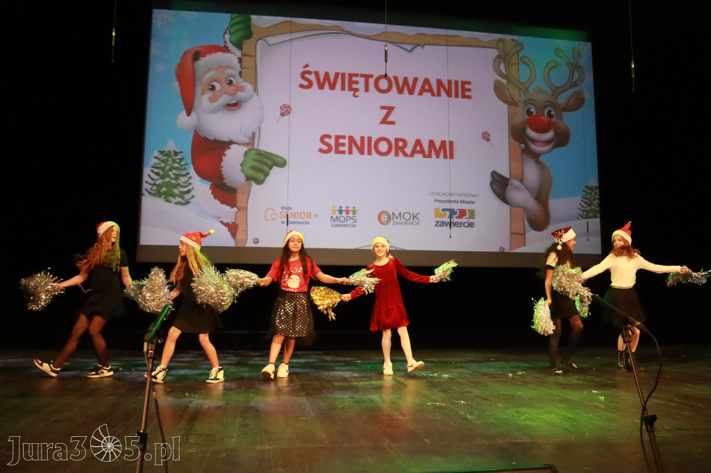 Fotorelacja: Świętowanie z Seniorami w MOK Zawiercie