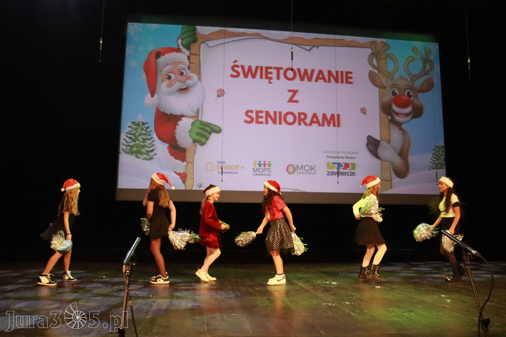 Fotorelacja: Świętowanie z Seniorami w MOK Zawiercie