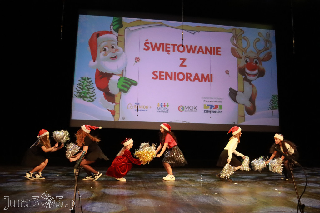 Fotorelacja: Świętowanie z Seniorami w MOK Zawiercie