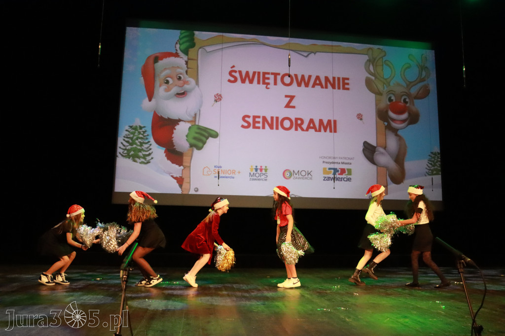 Fotorelacja: Świętowanie z Seniorami w MOK Zawiercie