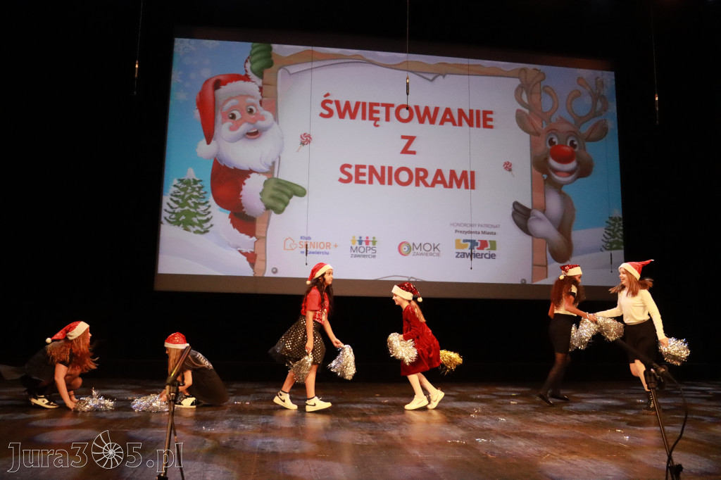 Fotorelacja: Świętowanie z Seniorami w MOK Zawiercie