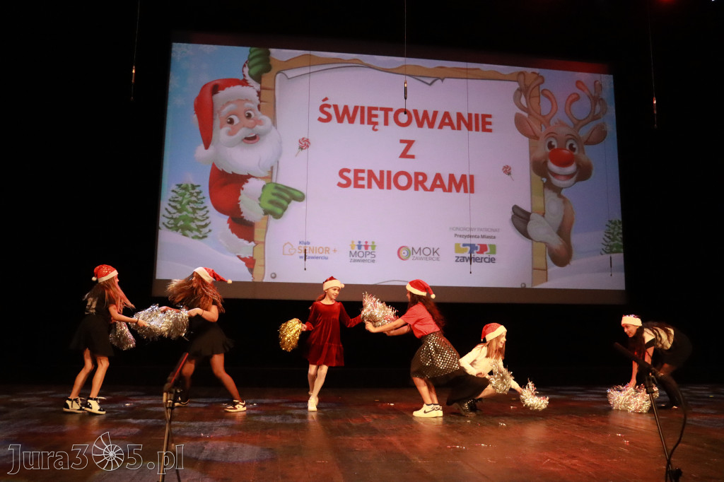 Fotorelacja: Świętowanie z Seniorami w MOK Zawiercie