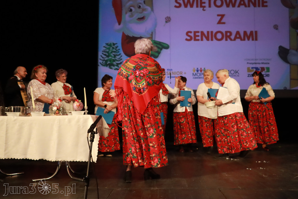 Fotorelacja: Świętowanie z Seniorami w MOK Zawiercie