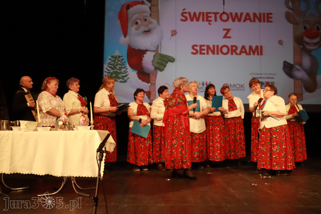 Fotorelacja: Świętowanie z Seniorami w MOK Zawiercie