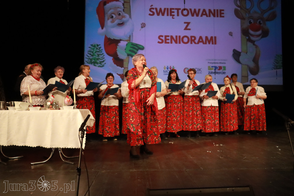 Fotorelacja: Świętowanie z Seniorami w MOK Zawiercie