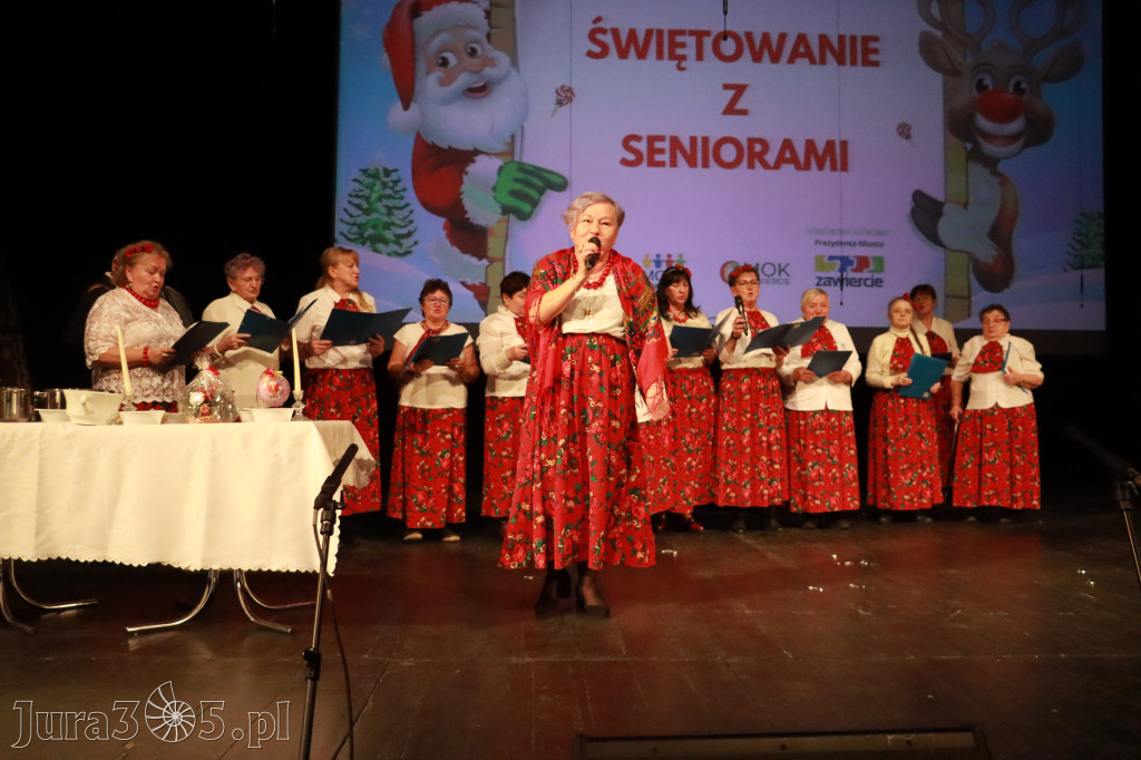 Fotorelacja: Świętowanie z Seniorami w MOK Zawiercie