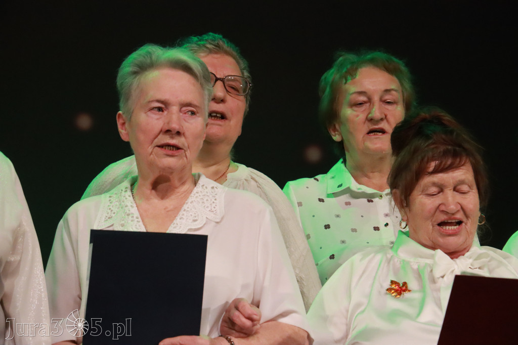 Fotorelacja: Świętowanie z Seniorami w MOK Zawiercie