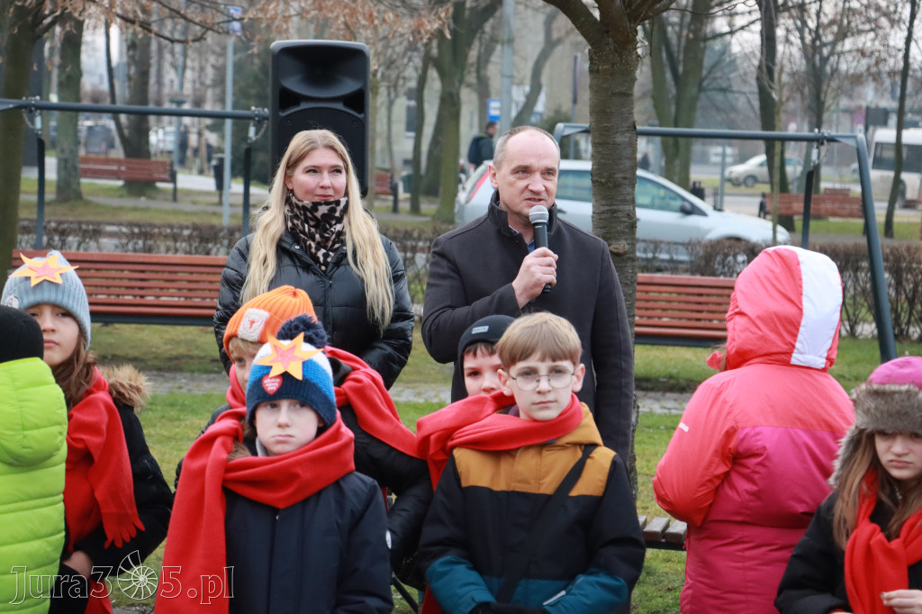 Fotorelacja: Wspólne kolędowanie uczniów i przedszkolaków w Zawierciu