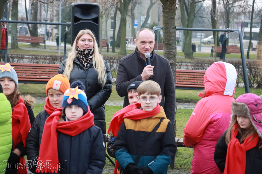 Fotorelacja: Wspólne kolędowanie uczniów i przedszkolaków w Zawierciu