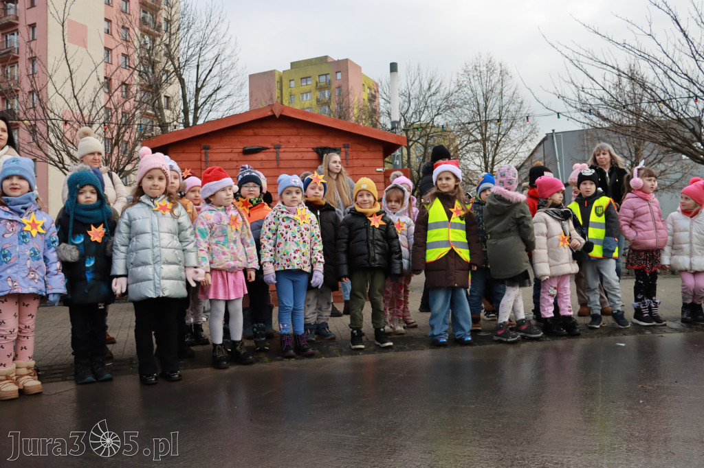 Fotorelacja: Wspólne kolędowanie uczniów i przedszkolaków w Zawierciu